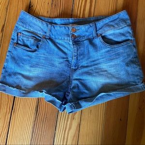 Light wash jean shorts size 12